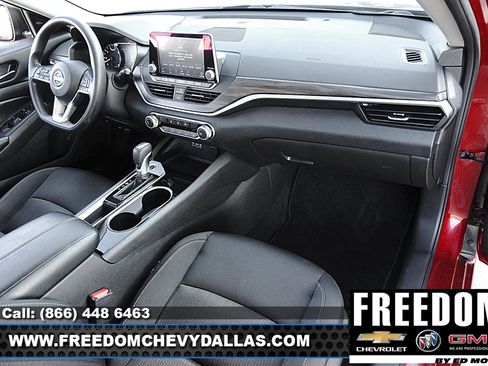 Used 2024 Nissan Altima 2.5 SV FWD image 8