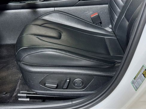 Used 2024 Hyundai Elantra Limited image 18