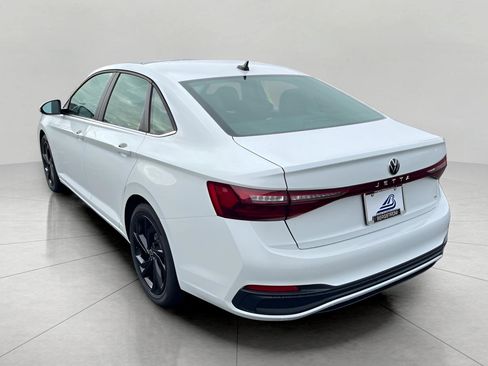 New 2025 Volkswagen Jetta SE image 5