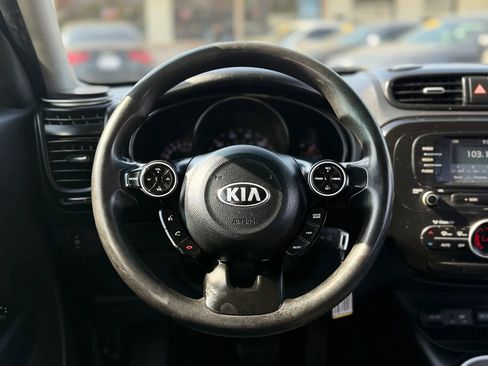 Used 2017 Kia Soul + image 16