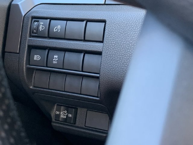 Used 2025 Toyota Tacoma SR5 AWD/4WD image 15