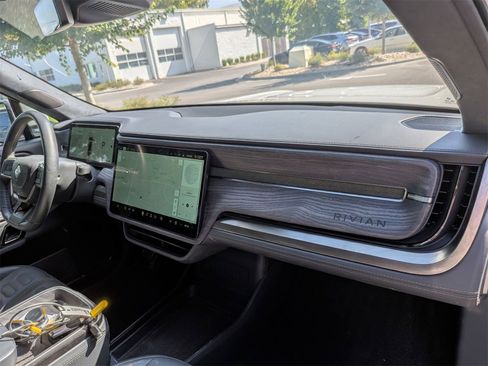 Used 2022 Rivian R1T Adventure image 37