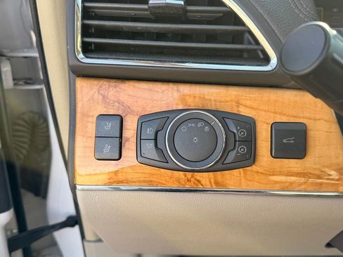 Used 2011 Lincoln MKX 2WD w/ Wood Pkg image 10