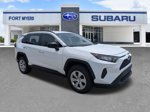 Used 2020 Toyota RAV4 LE FWD image 2