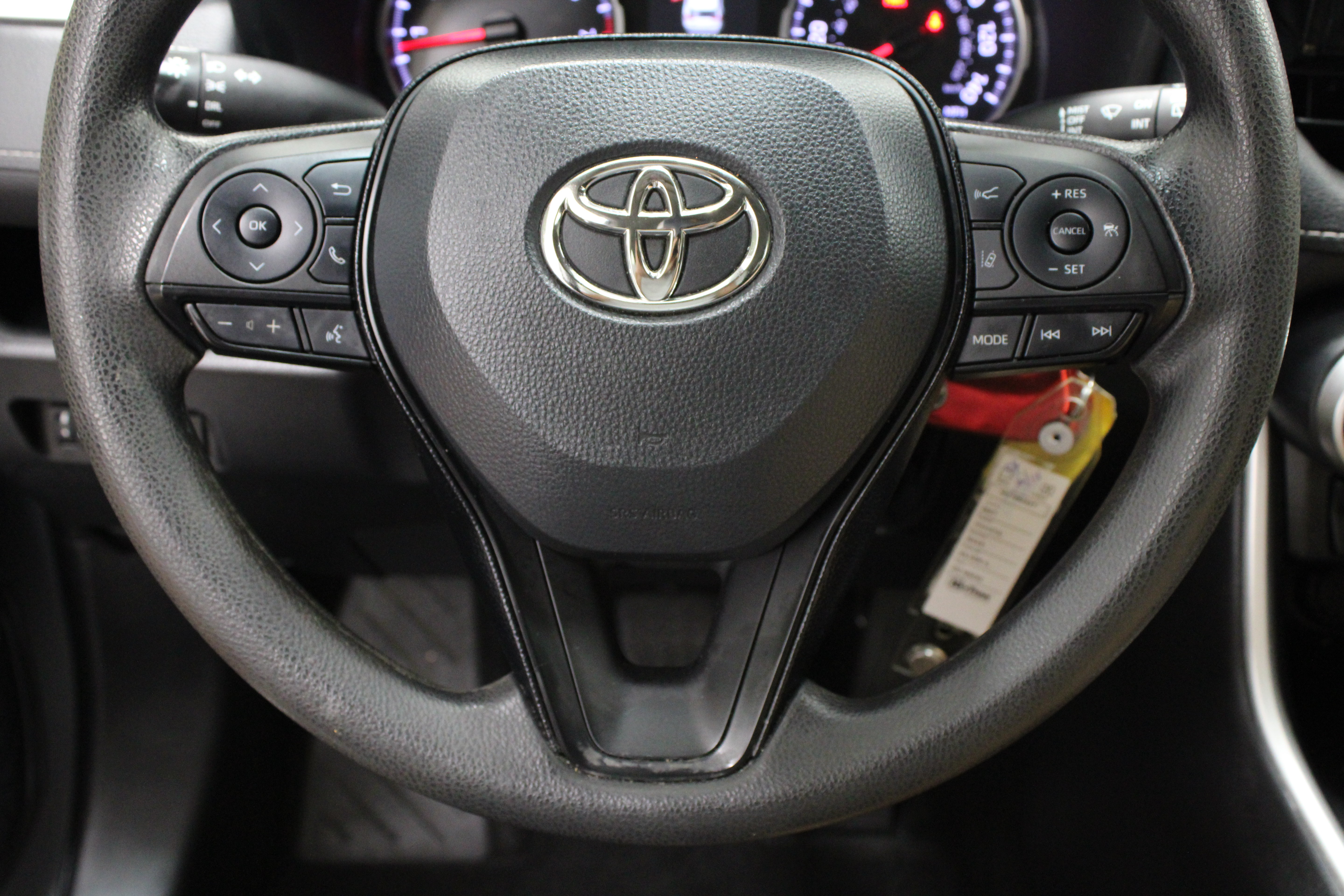 Used 2021 Toyota RAV4 LE FWD image 17