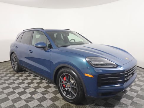 Used 2025 Porsche Cayenne S AWD/4WD image 9