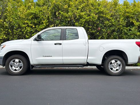 Used 2011 Toyota Tundra 4x4 Double Cab w/ Tow Pkg image 5