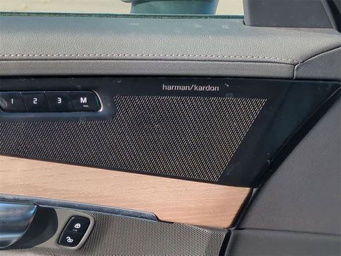 New 2025 Volvo XC90 B5 Plus w/ Protection Package Premier image 30