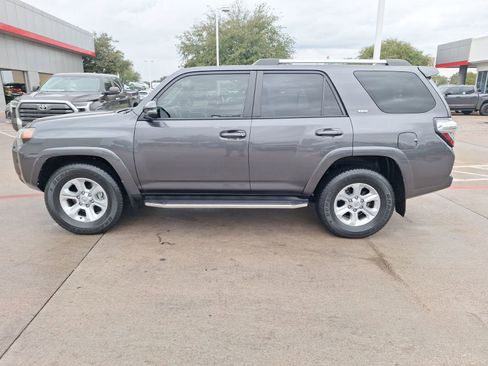 Used 2022 Toyota 4Runner SR5 Premium image 3