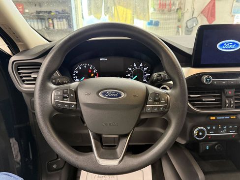Used 2020 Ford Escape SE image 12