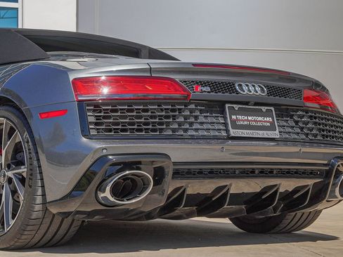 Used 2021 Audi R8 V10 w/ Premium Package RWD image 18