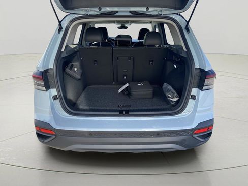 Used 2025 Volkswagen Taos SE image 11