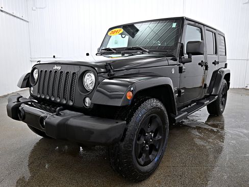 Used 2017 Jeep Wrangler Unlimited Sahara w/ Dual Top Group image 17