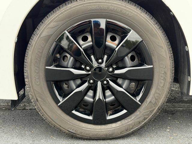 Certified 2016 Toyota Corolla LE FWD image 11