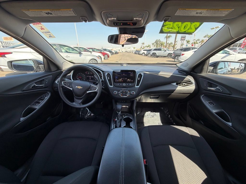 Used 2025 Chevrolet Malibu LT FWD image 14
