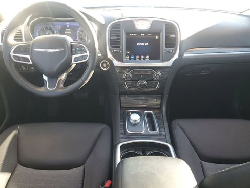 Used 2022 Chrysler 300 Touring image 18