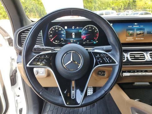 Used 2025 Mercedes-Benz GLS 580 4MATIC image 27