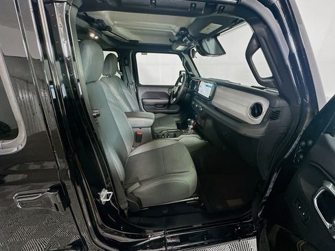 Used 2025 Jeep Wrangler Sahara w/ Safety Group image 31