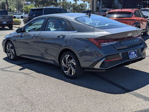 Used 2025 Hyundai Elantra SEL FWD image 4