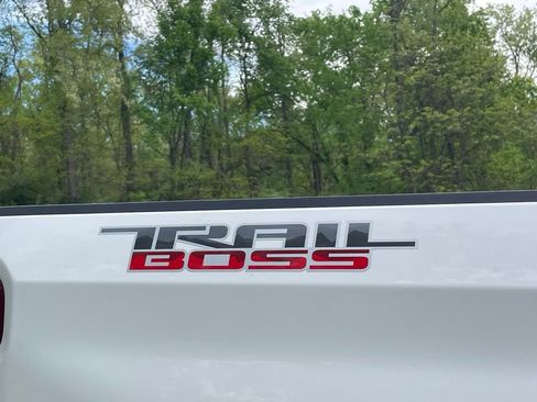 Certified 2021 Chevrolet Silverado 1500 LT Trail Boss w/ Convenience Package II AWD/4WD image 18