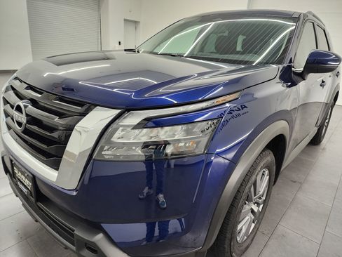 Used 2025 Nissan Pathfinder SV image 7