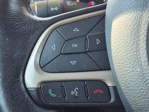 Used 2017 Jeep Renegade Latitude AWD/4WD image 15