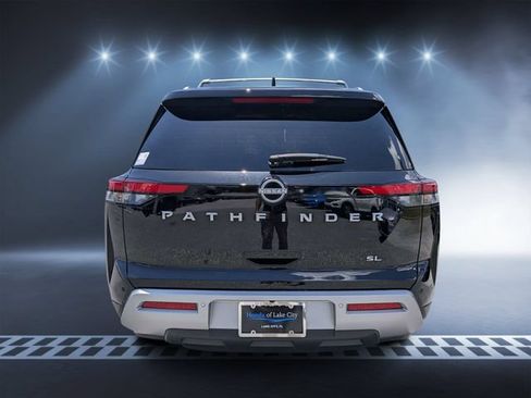 Used 2025 Nissan Pathfinder SL FWD image 4