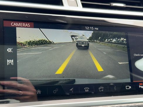 Used 2019 Land Rover Range Rover Velar S AWD/4WD image 26