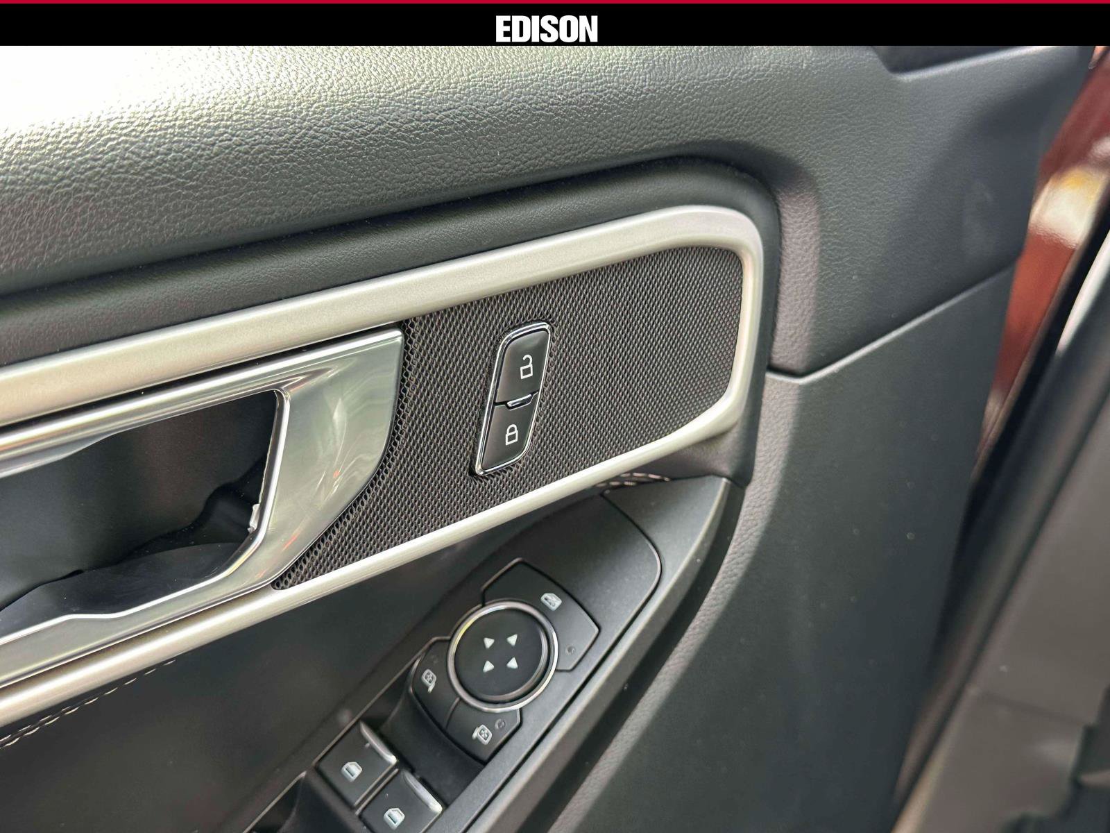 Used 2020 Ford Explorer XLT w/ Equipment Group 202A AWD/4WD image 18