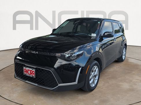 Certified 2025 Kia Soul LX w/ LX Technology Package FWD image 4