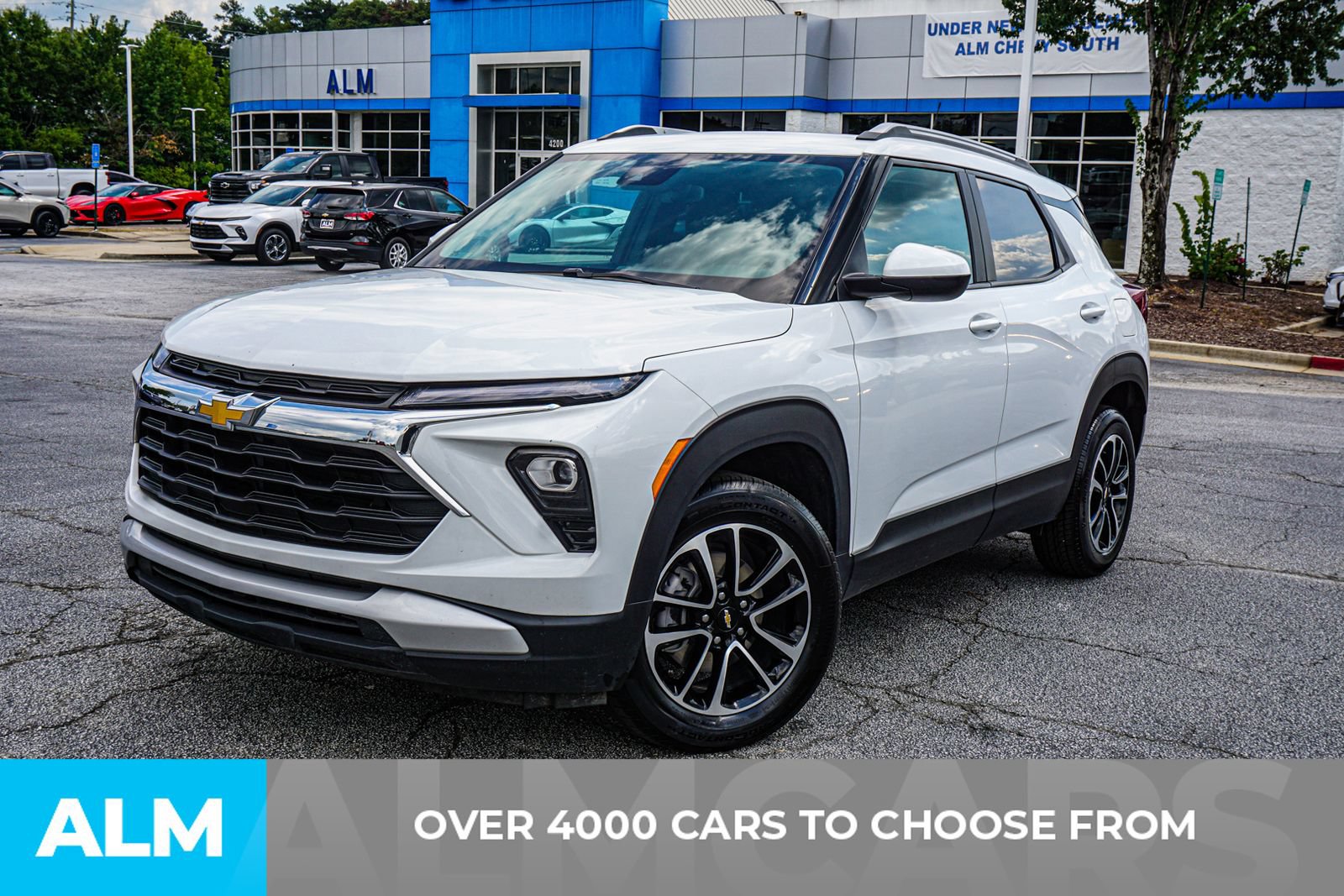 Used 2025 Chevrolet TrailBlazer LT AWD/4WD image 2