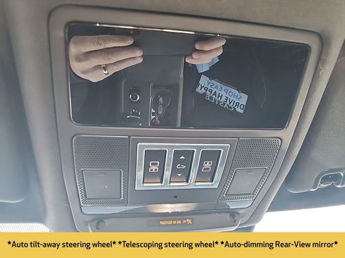 Used 2023 Land Rover Discovery S R-Dynamic image 14