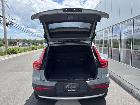 Certified 2025 Volvo XC40 B5 Plus AWD/4WD image 11