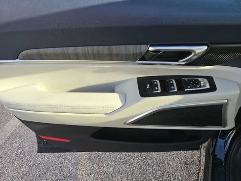 Used 2025 Kia Telluride EX w/ EX Captain's Chair Package FWD image 15
