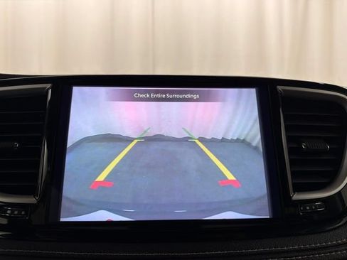 Used 2022 Chrysler Pacifica Touring-L FWD image 18
