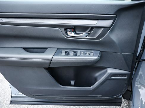 Used 2025 Honda CR-V LX image 28