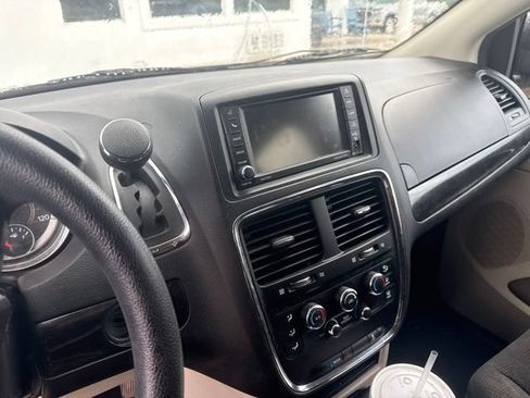 Used 2018 Dodge Grand Caravan SE FWD image 29