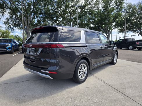 Used 2024 Kia Carnival LX image 8