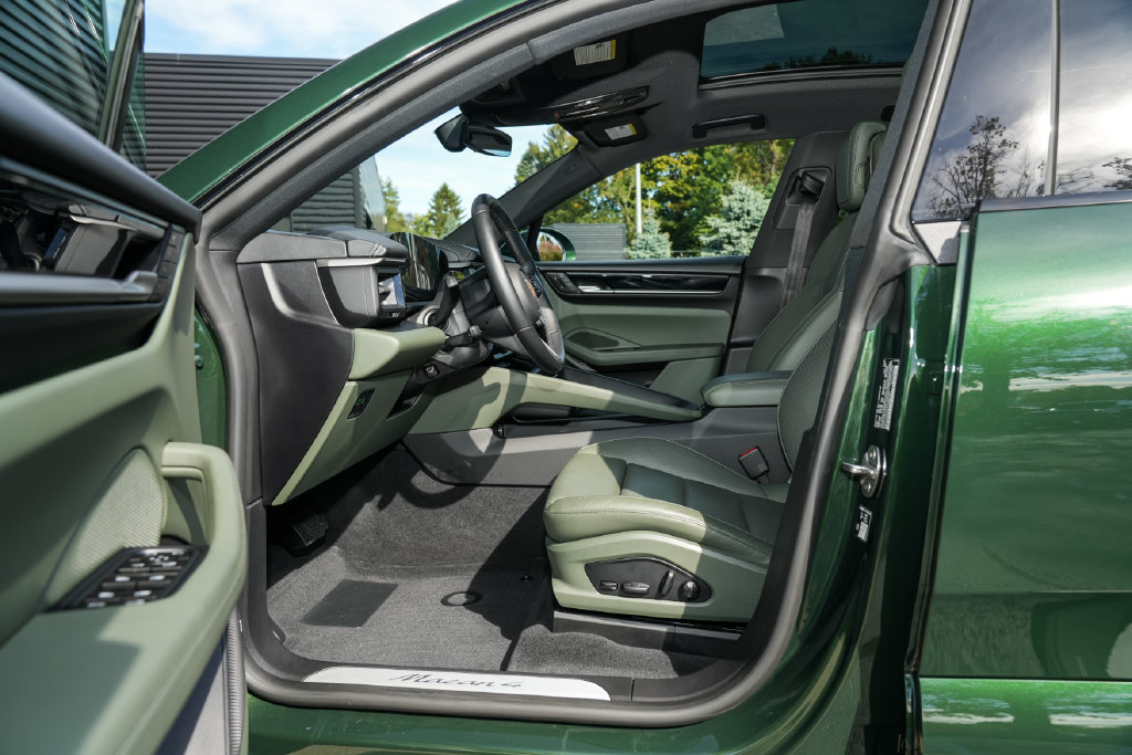Certified 2026 Porsche Macan 4 Electric AWD/4WD image 20