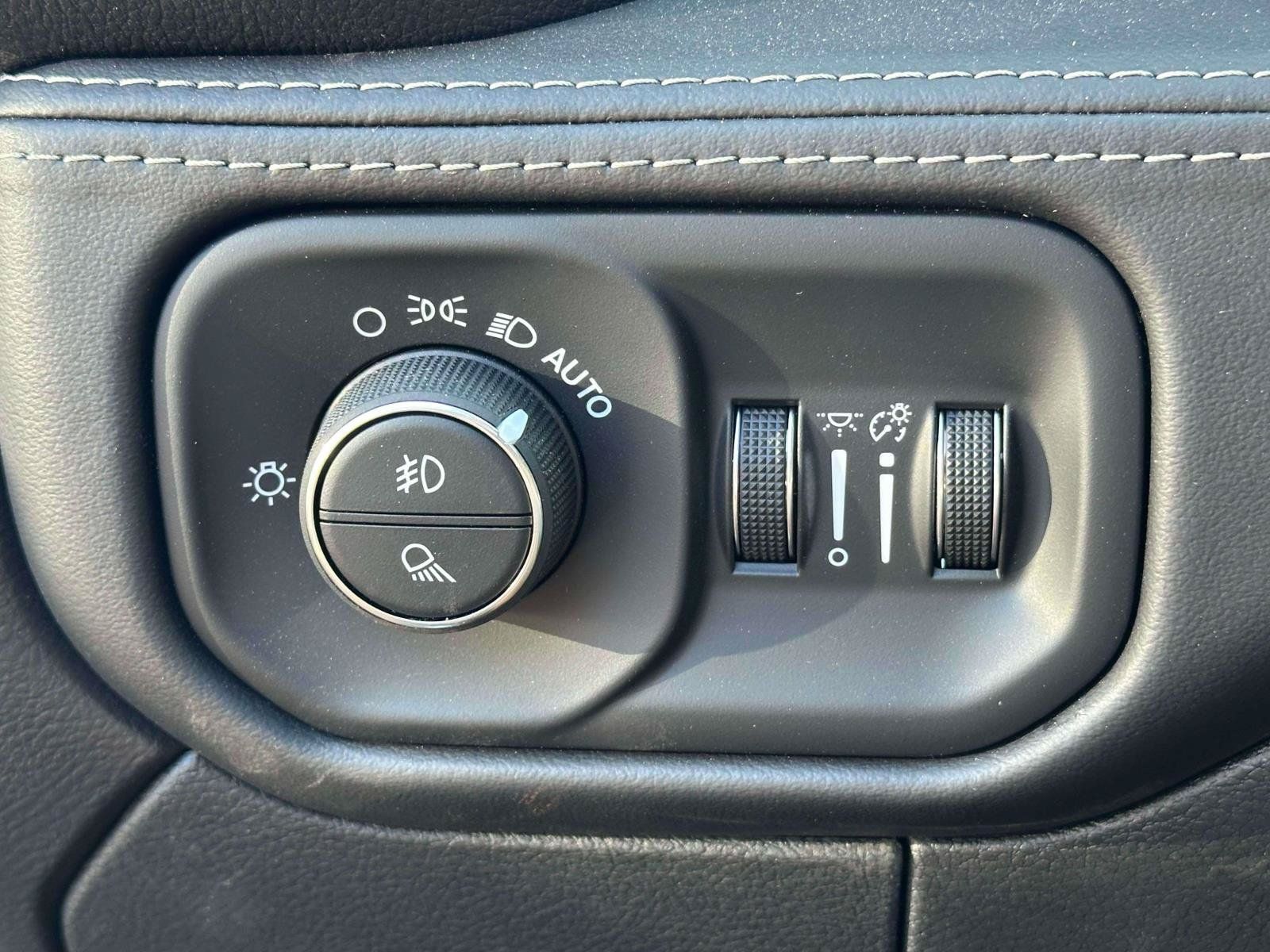 Used 2025 RAM 2500 Limited AWD/4WD image 20