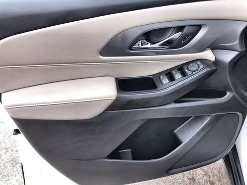Used 2023 Chevrolet Traverse LT w/ LPO, Floor Liner Package FWD image 13