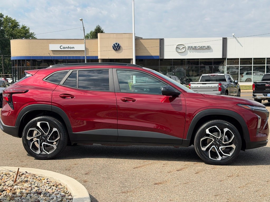 Used 2024 Chevrolet Trax RS w/ Sunroof Package FWD image 6