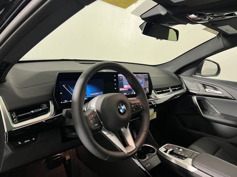 Used 2025 BMW X2 xDrive28i w/ Convenience Package image 4