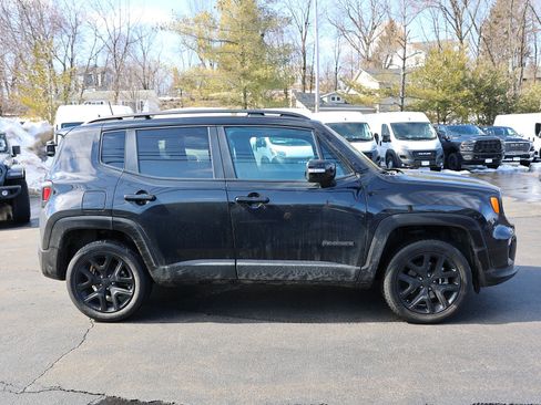 Used 2022 Jeep Renegade Altitude image 8
