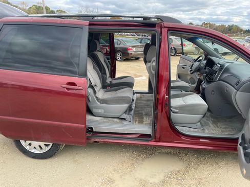 Used 2007 Toyota Sienna LE image 12