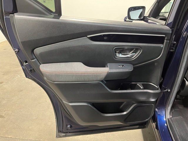 Used 2025 Honda Pilot Sport image 21