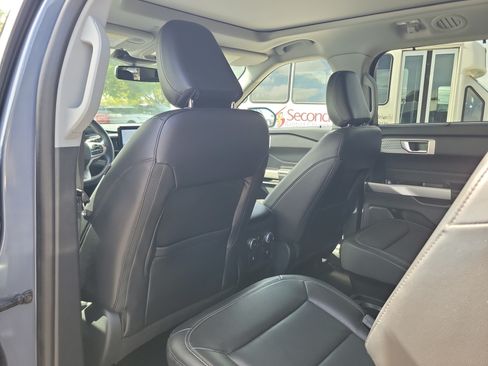 Used 2021 Ford Explorer Limited w/ Equipment Group 301A RWD image 17