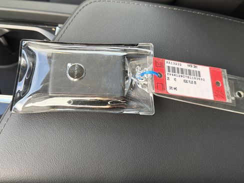 Certified 2025 Volvo XC60 B5 Plus image 30