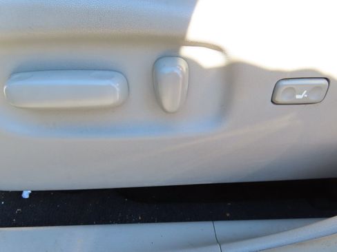 Used 2013 Toyota Highlander SE image 28