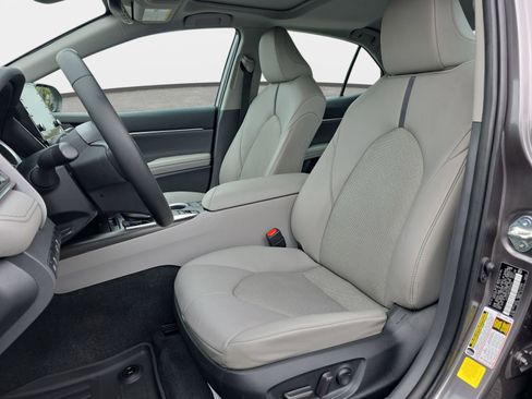 Used 2024 Toyota Camry XLE image 14